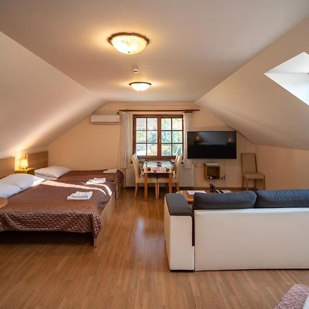 Apartman A Ubytovani U Machu Микулов Екстериор снимка
