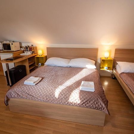 Apartman A Ubytovani U Machu Микулов Екстериор снимка