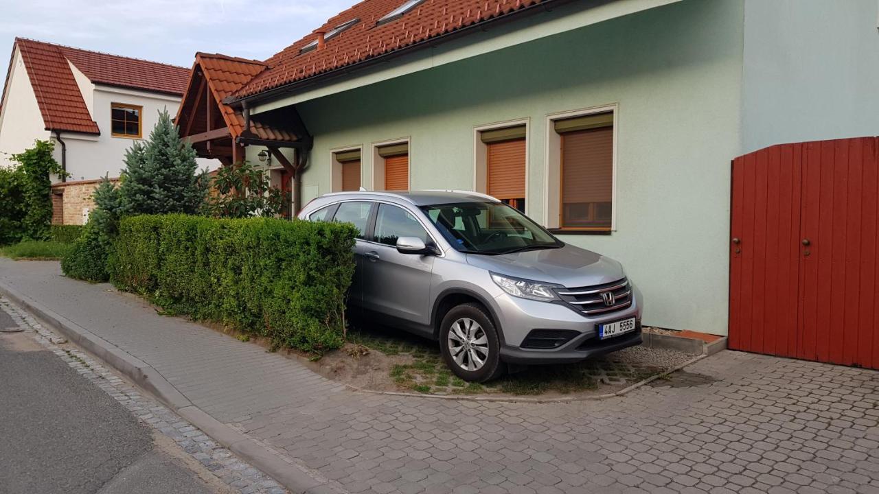 Apartman A Ubytovani U Machu Микулов Екстериор снимка