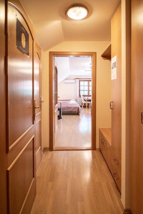 Apartman A Ubytovani U Machu Микулов Екстериор снимка