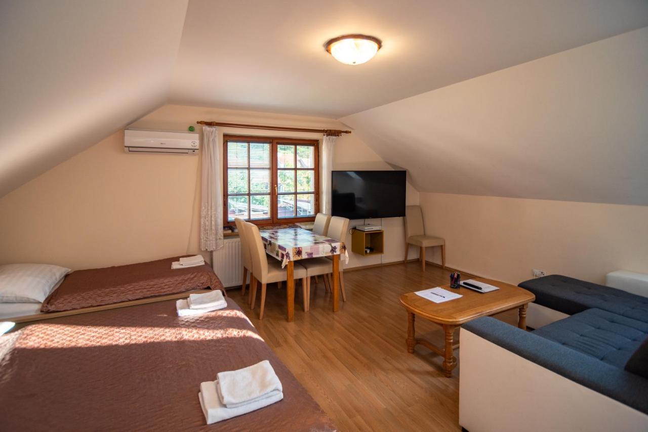 Apartman A Ubytovani U Machu Микулов Екстериор снимка
