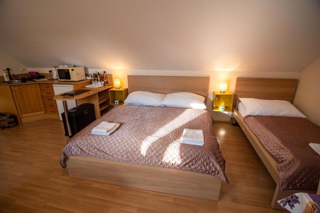 Apartman A Ubytovani U Machu Микулов Екстериор снимка