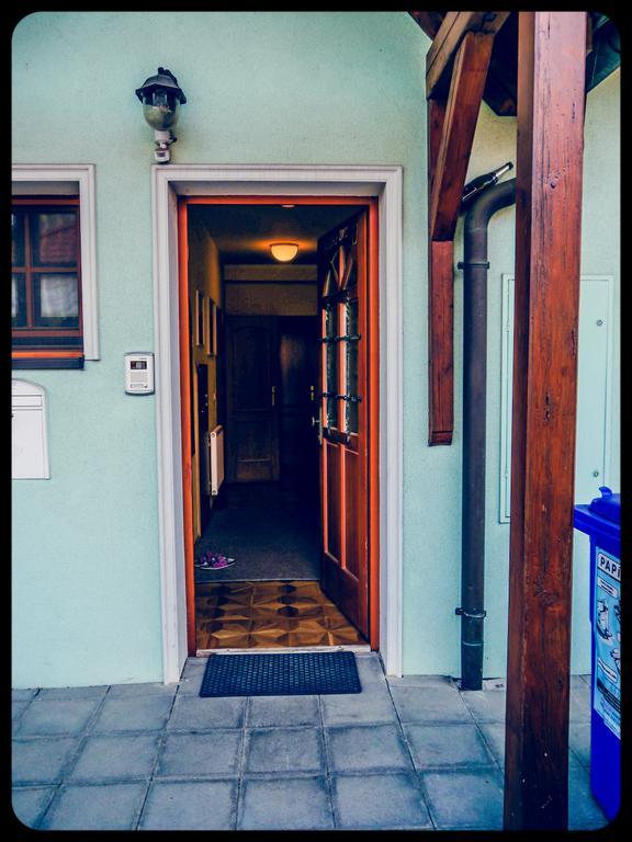 Apartman A Ubytovani U Machu Микулов Екстериор снимка