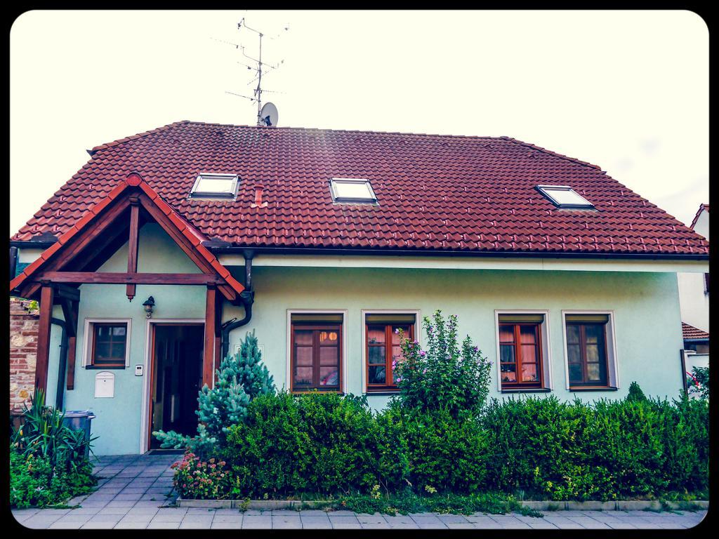 Apartman A Ubytovani U Machu Микулов Екстериор снимка
